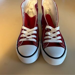 Women's canvas tennis shoes